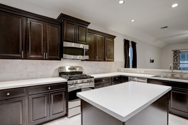 Building Photo - 632 Pedernales St
