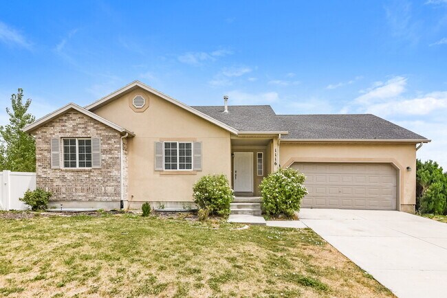 Building Photo - 1116 Mustang Ln