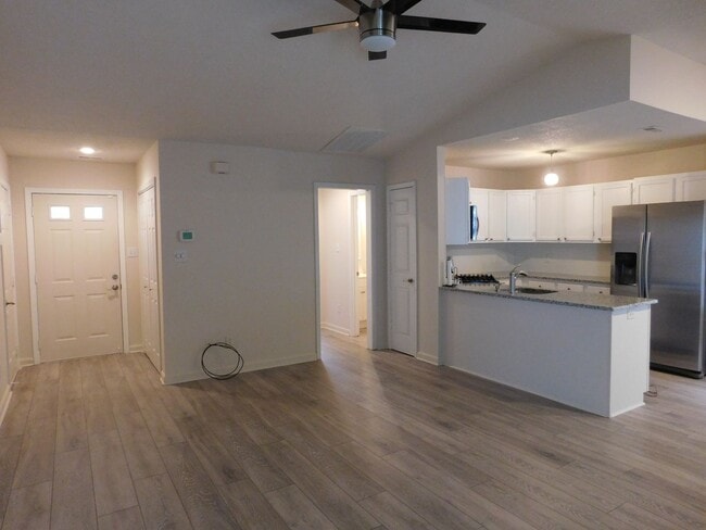 Building Photo - 225 Tobiano Dr