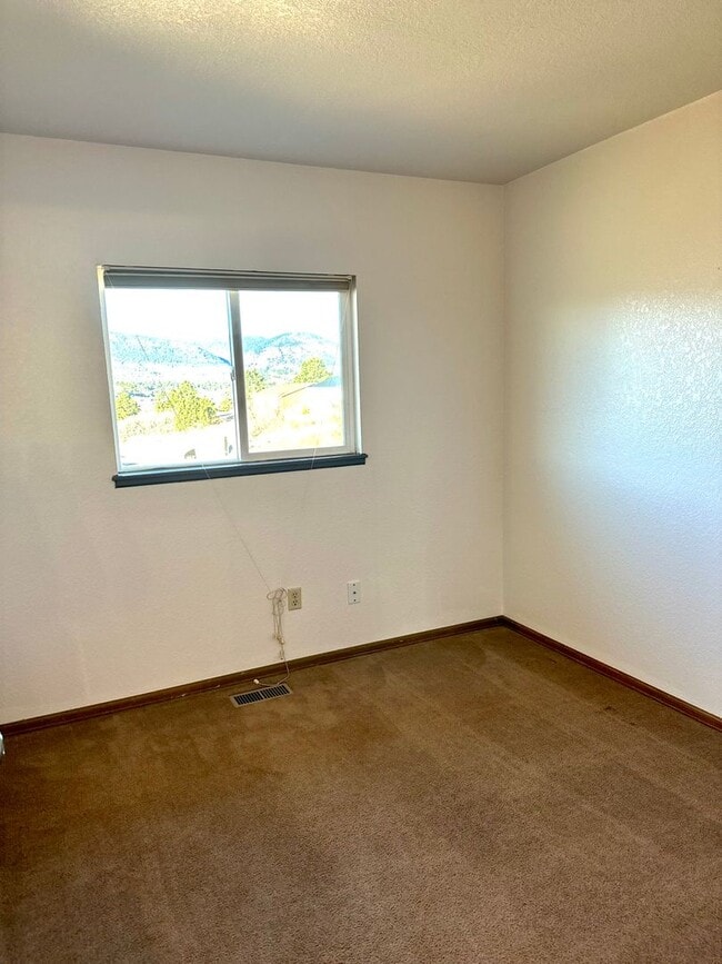 Building Photo - Newly Renovated Home 3 Bed 1 1/2 Bath 1-Car Garage on Century Place!