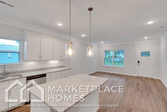 Building Photo - 3910 Standish Dr