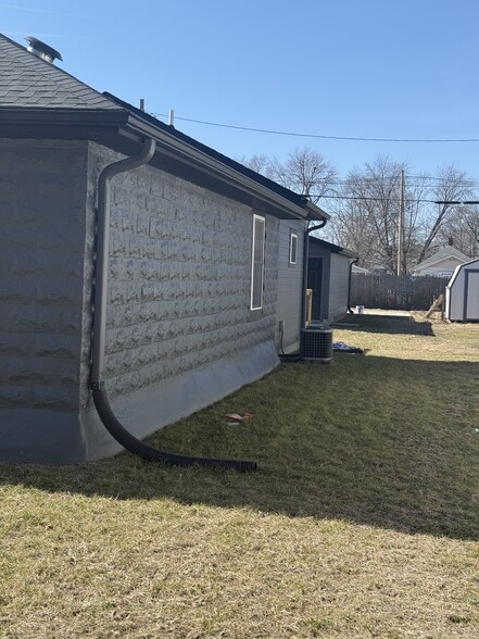 Building Photo - 1008 Milroy St