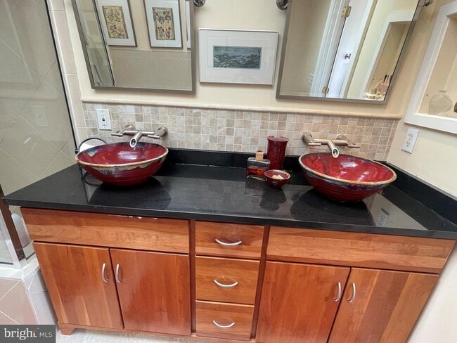 Building Photo - 19 Sunset Dr