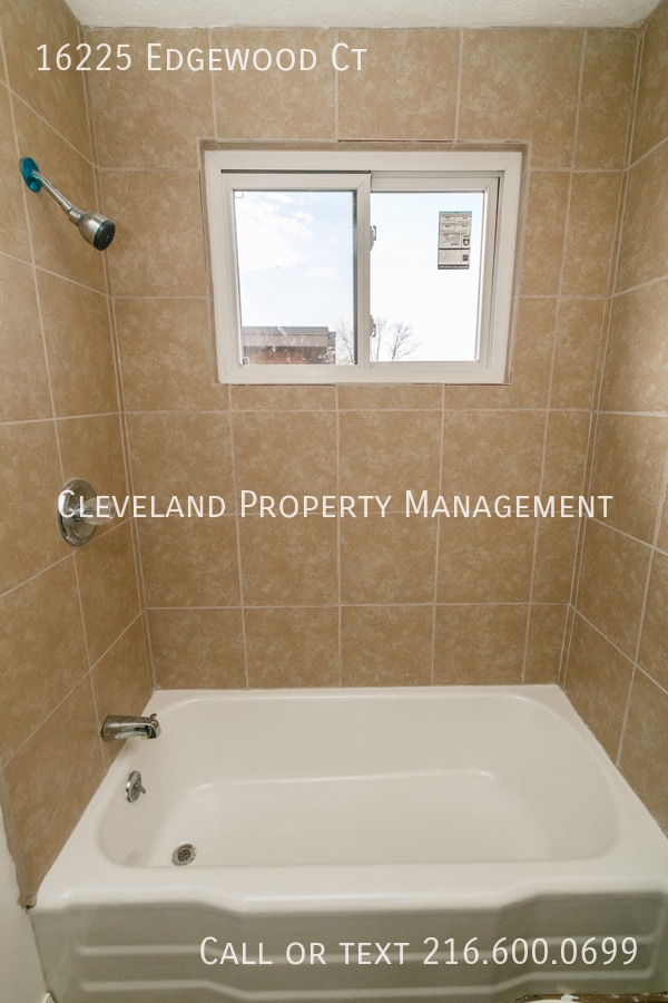 Building Photo - 16225 Edgewood Ct