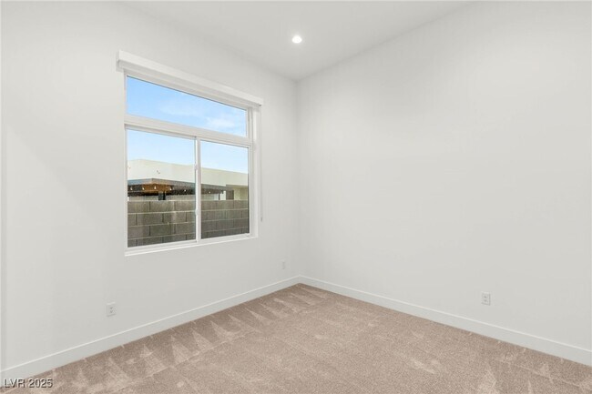 Building Photo - 10793 Vista Altura Ave