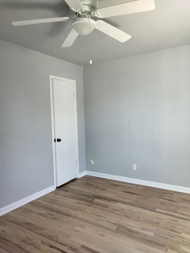 Building Photo - Beautiful Newly Renovated 3 Bedroom Home! ...