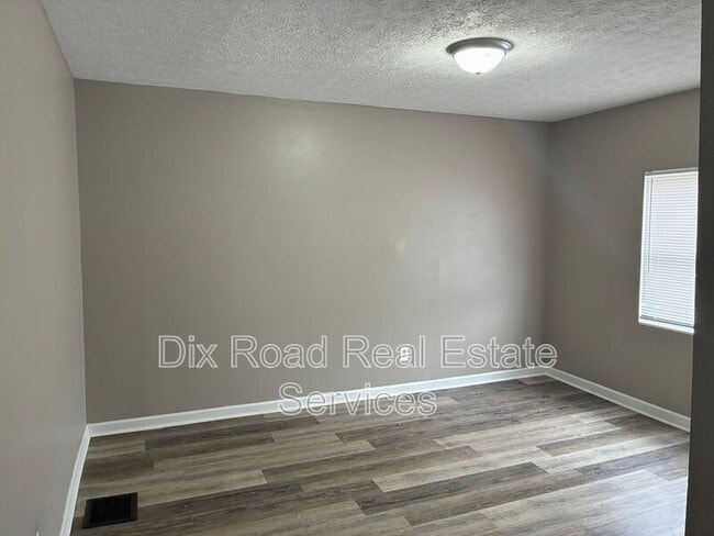 Building Photo - 715 Lorain Ave