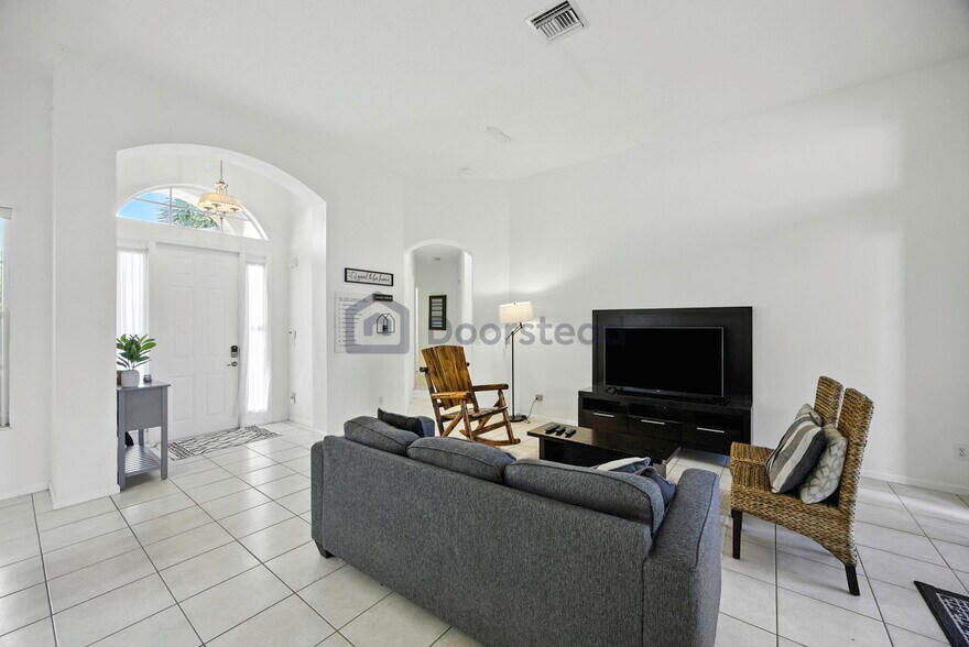 Building Photo - 10555 Paso Fino Dr