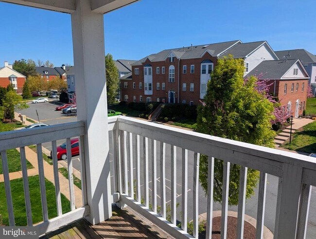 Building Photo - 673 Constellation Square SE