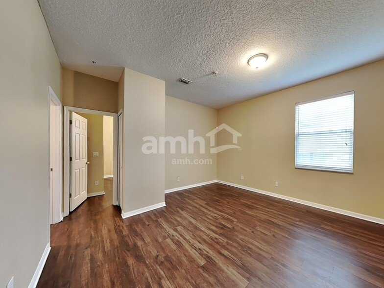 Building Photo - 9705 Bennington Chase Dr