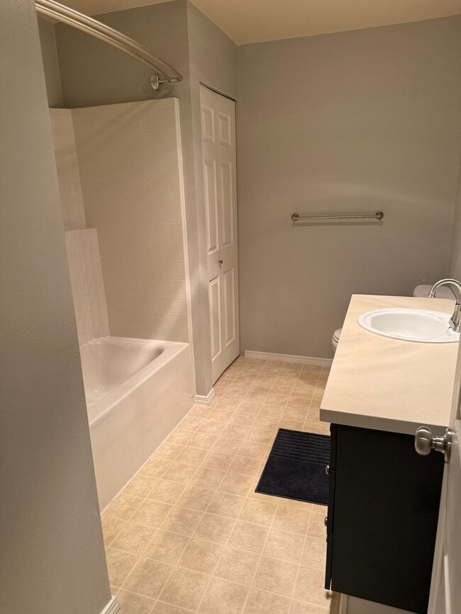 Building Photo - 2Bd/2Ba Kent Condo