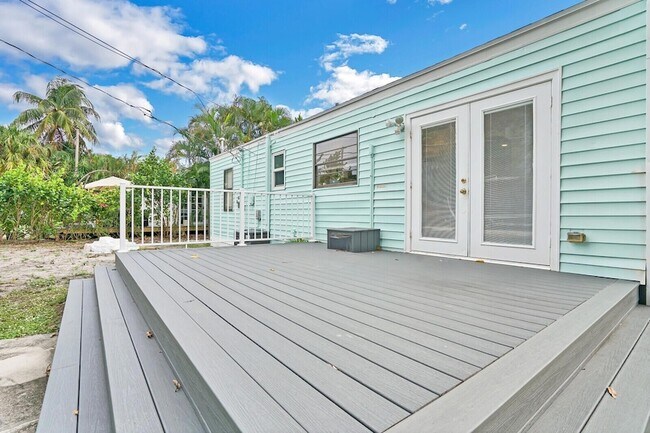 Building Photo - 413 36th St