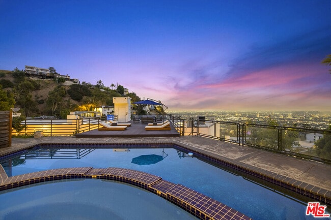 Building Photo - 8507 Franklin Ave