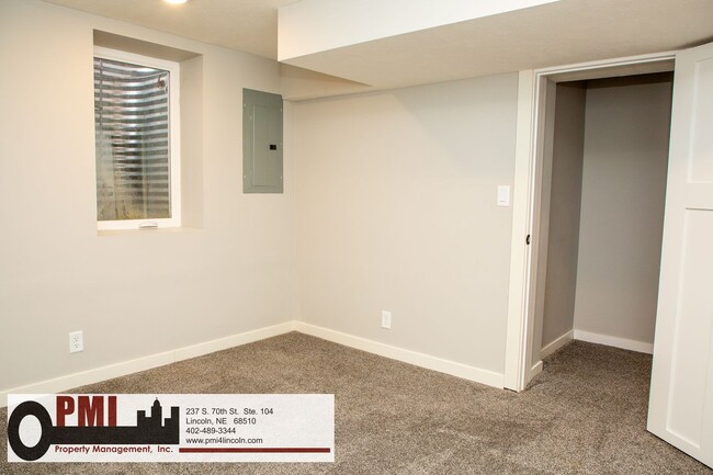 Building Photo - 820 S 38th St