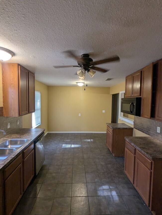 Building Photo - Quaint 3/2 on large shaded lot in Azle! Summer MoveIn Special!