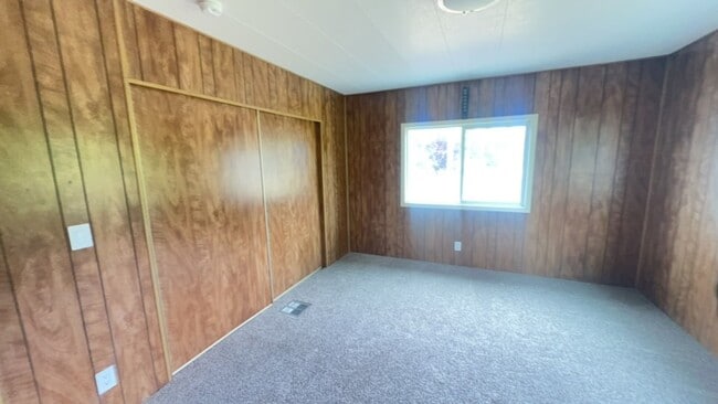 Building Photo - 829 W Harbeck Rd