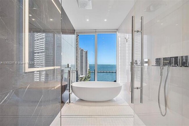 Building Photo - 300 Biscayne Blvd Way