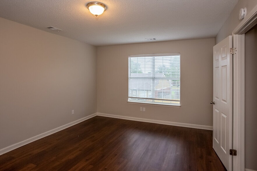 Building Photo - 7094 Mirage Ln