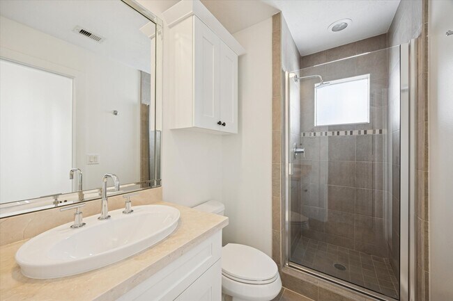 Building Photo - 5313 Lillian St