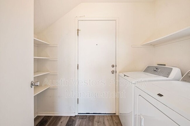 Building Photo - 104 Pond Way