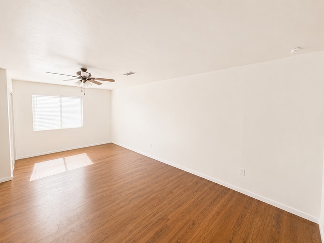 Building Photo - Large 5 Bed 3 Bath Home on East Falls - Popular Street Close to Campus!!!