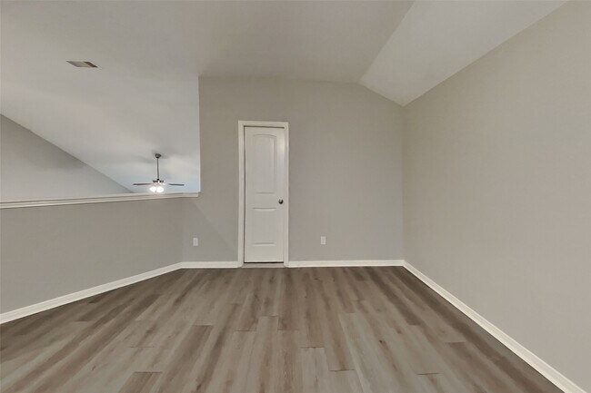 Building Photo - 22575 Valley Canyon