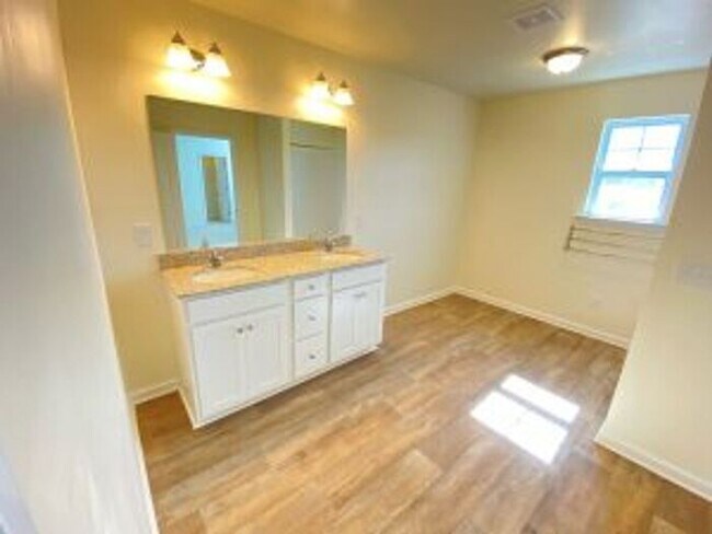 Building Photo - 233 Wahoo Cir
