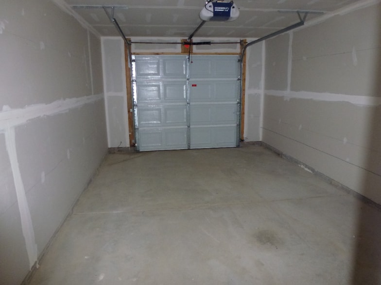 Building Photo - 10122 Sunrise Dr