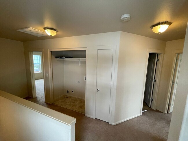 Building Photo - 232