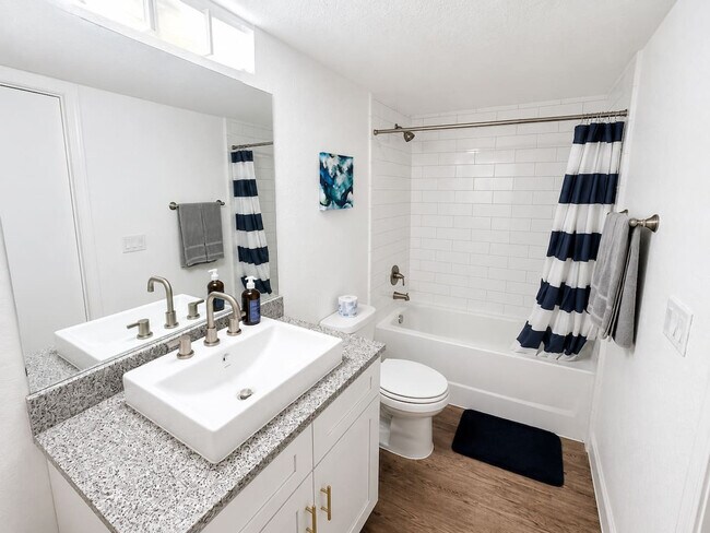 Building Photo - 824 Camino La Costa