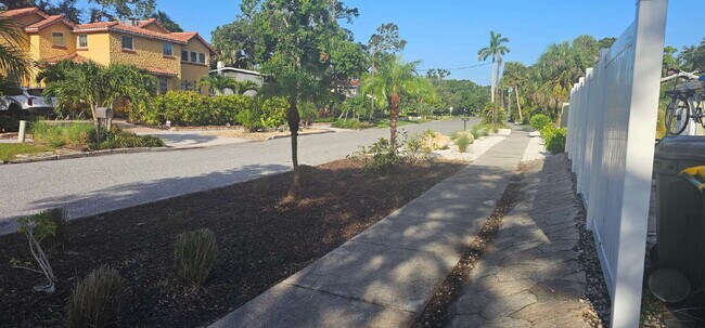 Building Photo - Indian Beach Park Duplex - walk to Ringlin...