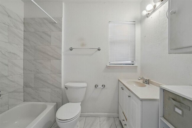 Building Photo - 9030 Bassoon Dr