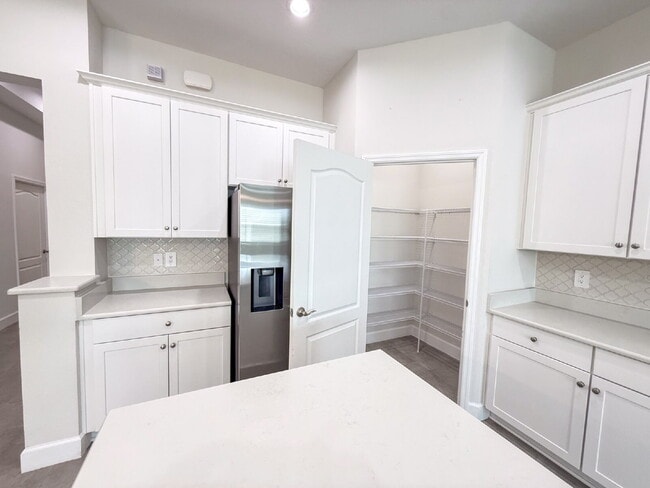 Building Photo - Elegant  2 bed, 2 bath Villa in BridgeWate...