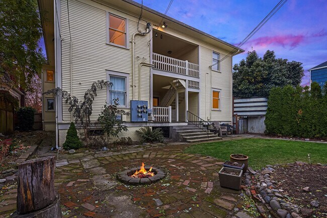 Building Photo - Charming 1 Bedroom  Downstairs Unit