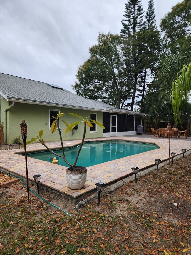 Building Photo - Pool home in Historic Tarpon Springs
