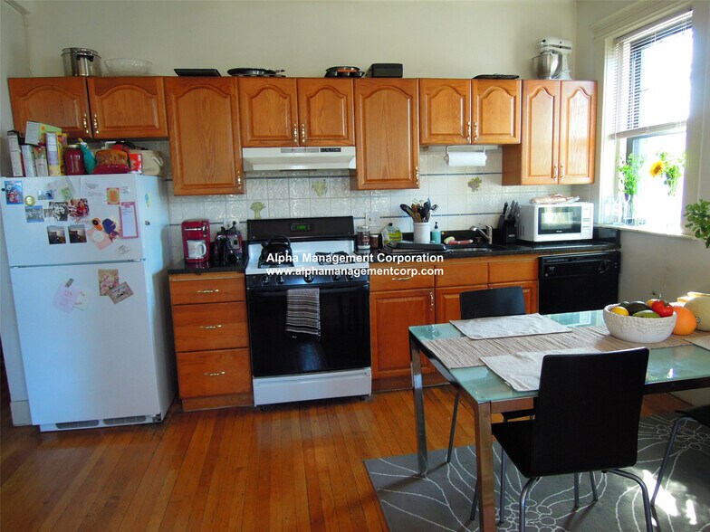 Building Photo - 1412 Commonwealth Ave