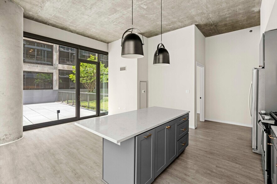 Building Photo - 129 W Huron St