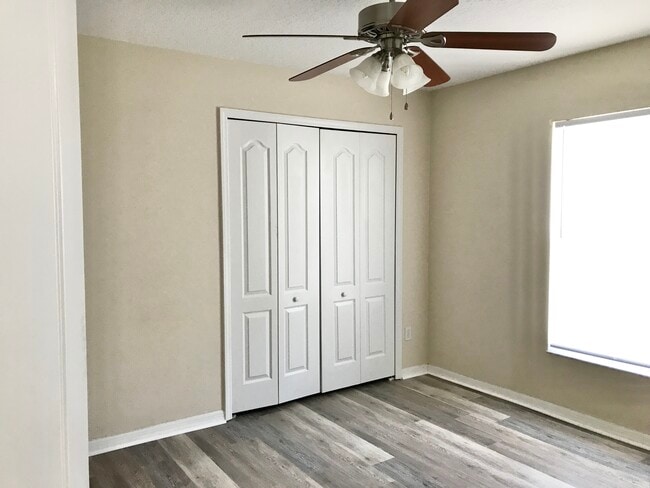 Building Photo - 989 Scenic View Cir