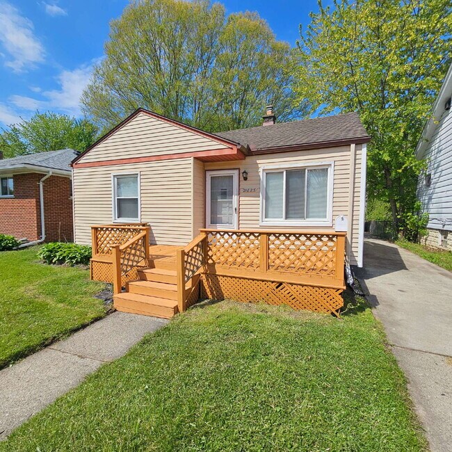 Building Photo - 2-Bedroom Ranch, Spacious Living Room, New Flooring, Kitchen with All Appliances, Laundry