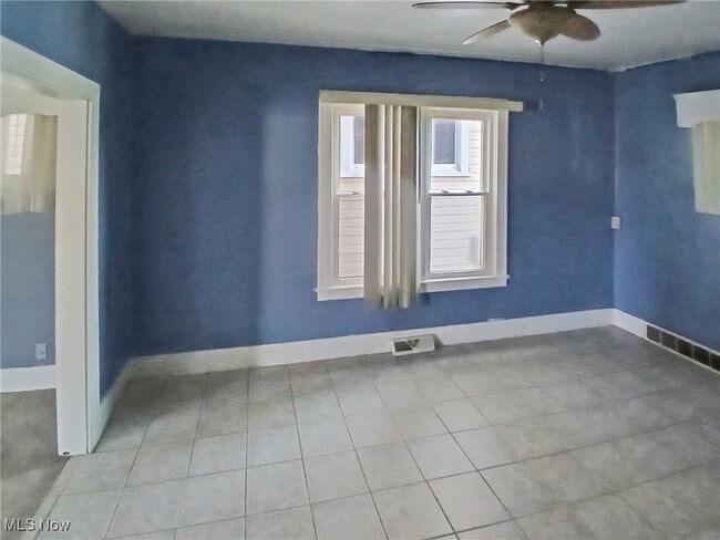 Building Photo - 1334 Oak Grove Ave