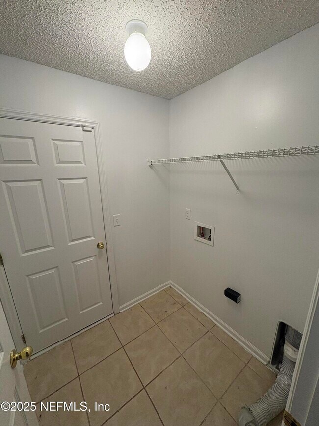 Building Photo - 2821 Cross Creek Dr