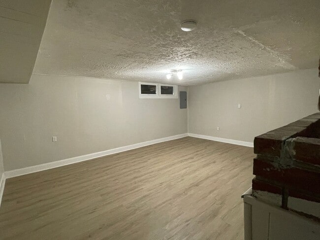 Building Photo - Beautiful 3 Bedroom, 1.5 Bath in Brookhaven