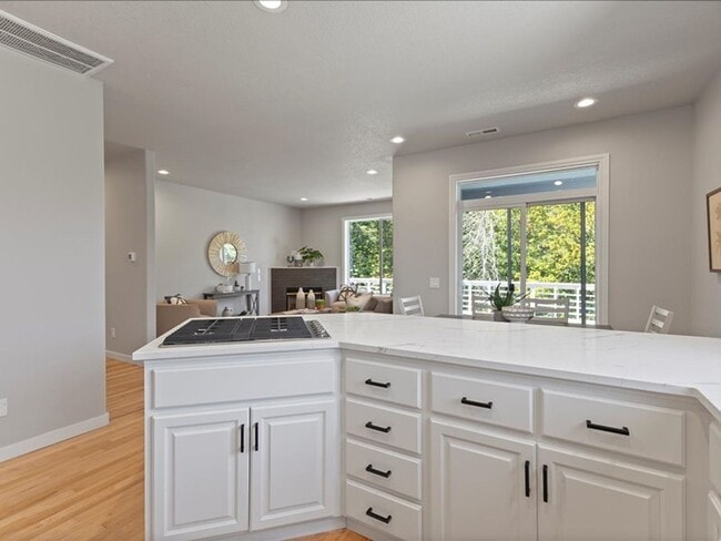 Building Photo - Newly Renovated Beaverton Home with Natura...