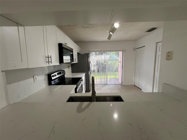 Building Photo - 6756 Sienna Club Dr