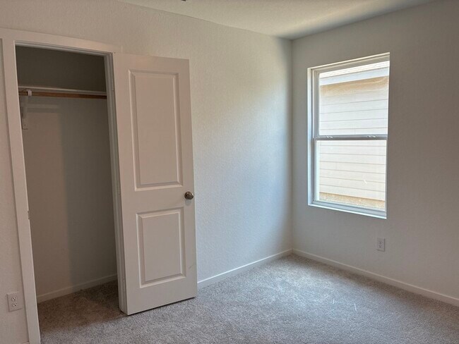 Building Photo - Charming 4 beds 2 baths in San Antonio!
