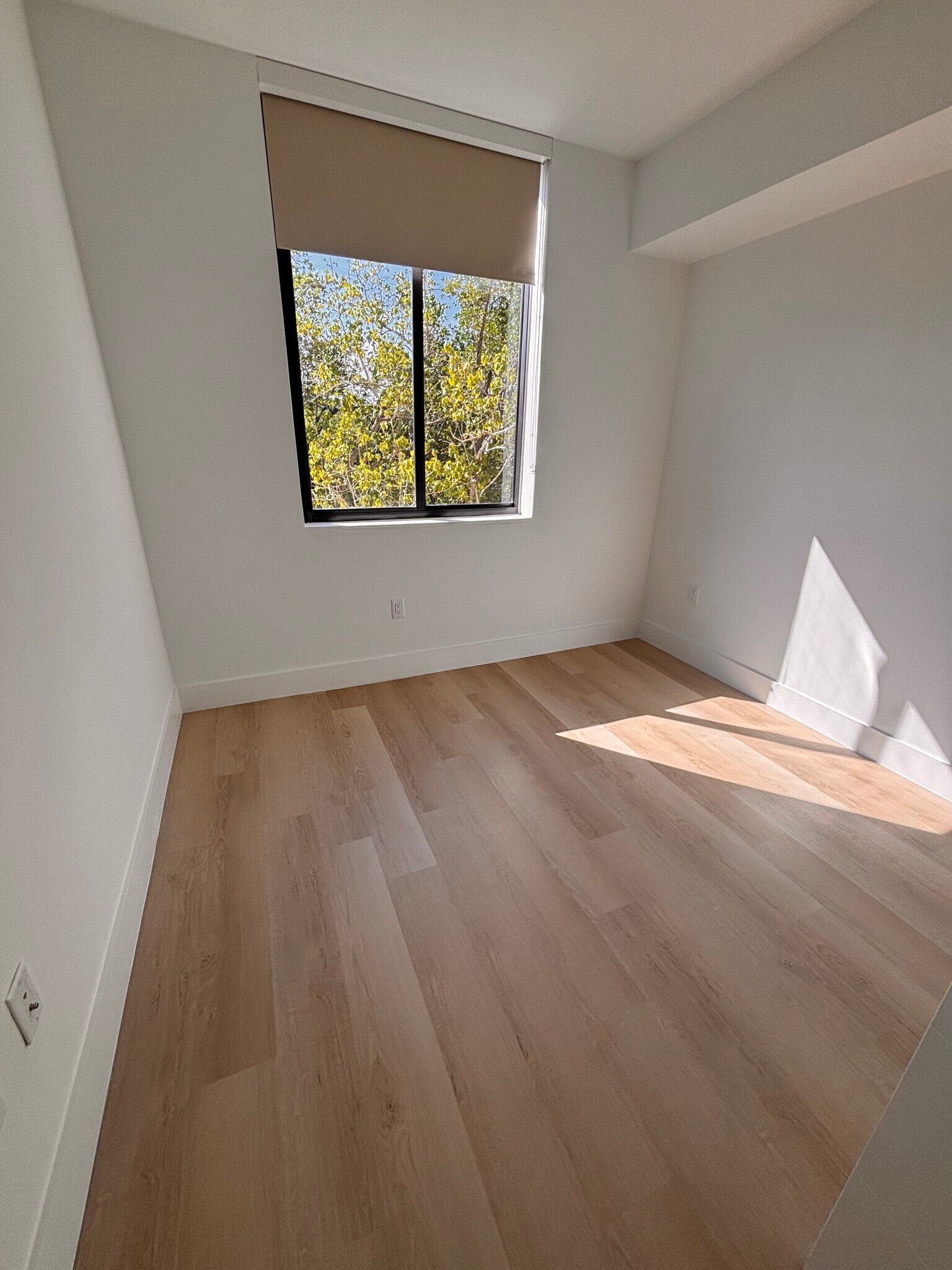 Building Photo - 2596 NE 182nd Ter