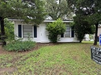 Building Photo - Welcome to this charming 2-bedroom, 1-bath...