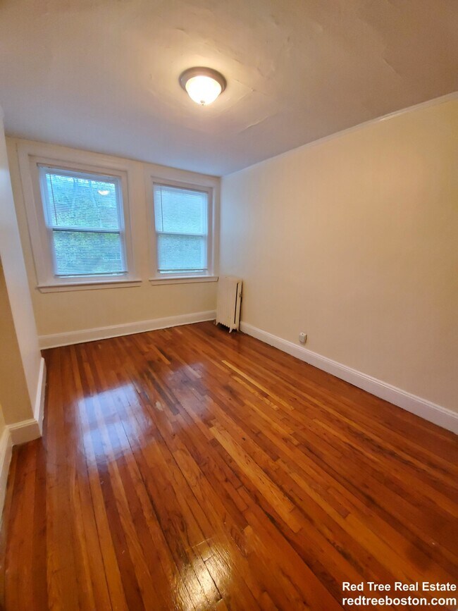 Building Photo - 248 Kelton St