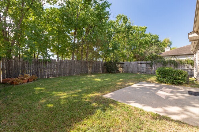Building Photo - 7414 Rosebud Bend Dr