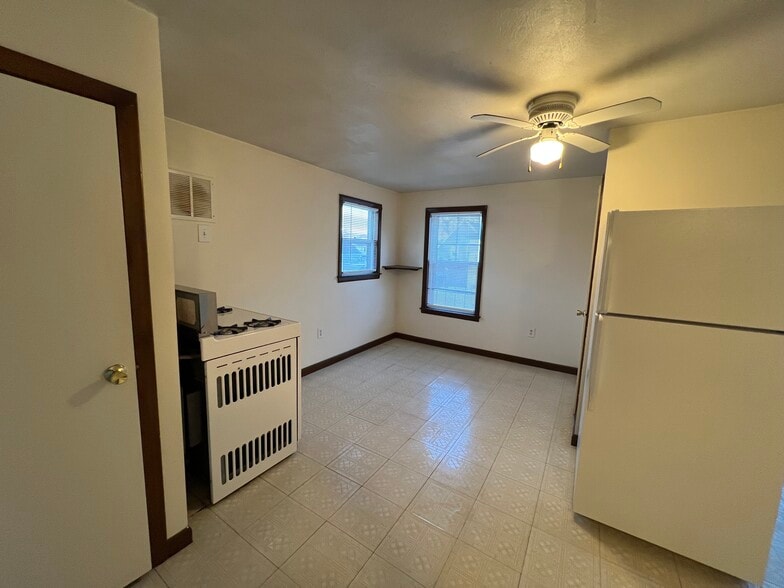 Building Photo - 111 W Hollis St